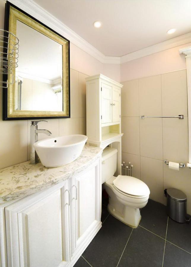 Salmon Magwood Guesthouse Торонто Экстерьер фото